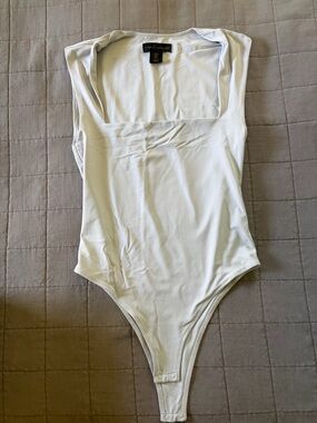 House of Harlow 1960 White Sleeveless Square Neck Bodysuit